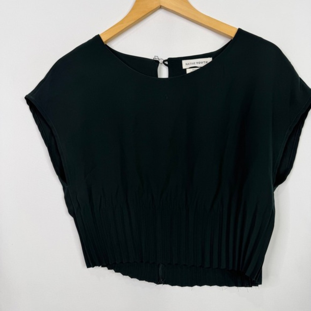 Native Youth Pleated Hem Crop Top Cap‎ Sleeve Keyhole Back Green Small - Picture 7 of 8